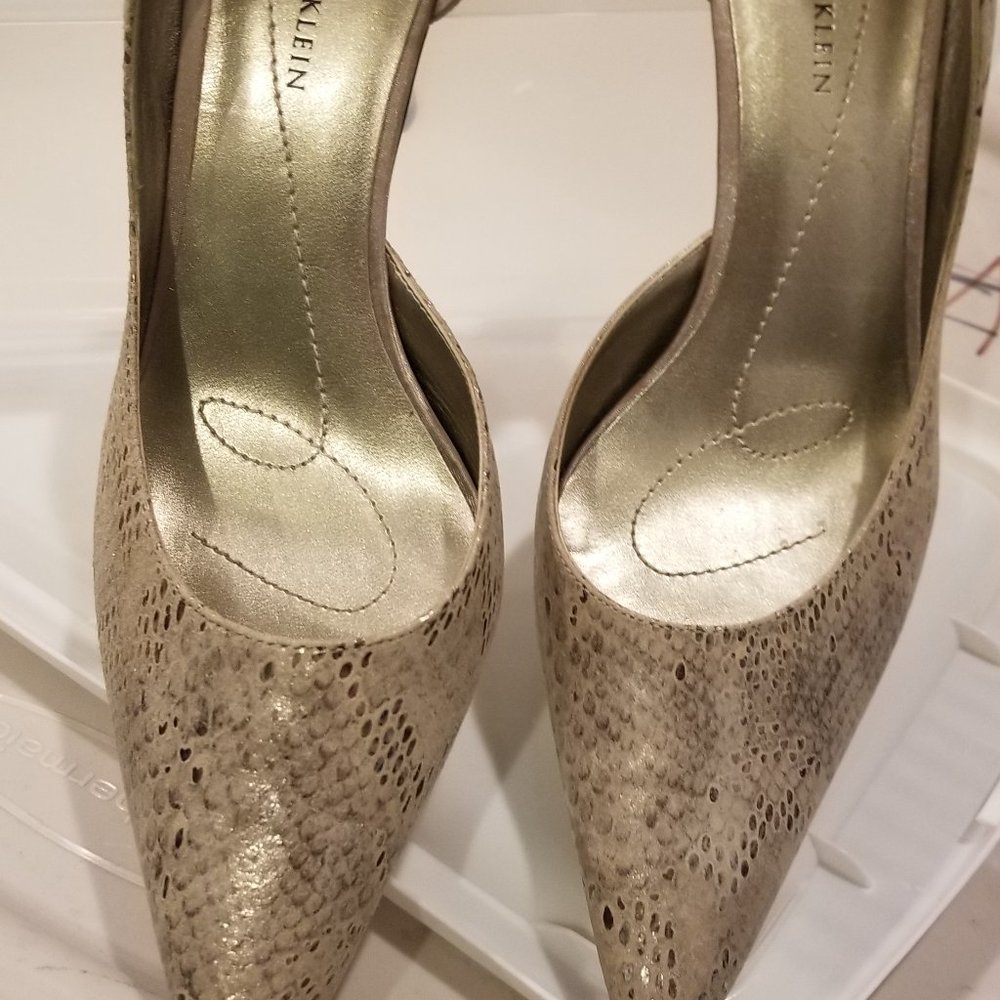 4/$20 Anne Klein gold colored heels